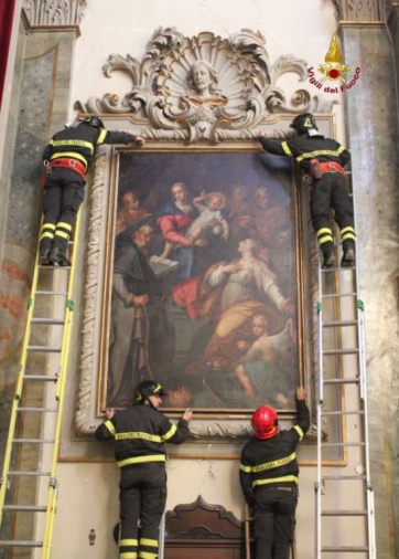 Matelica Vigili del fuoco recuperano opere d'arte