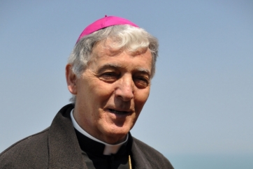 Si ribalta con l'auto, grande spavento per il Cardinale Menichelli